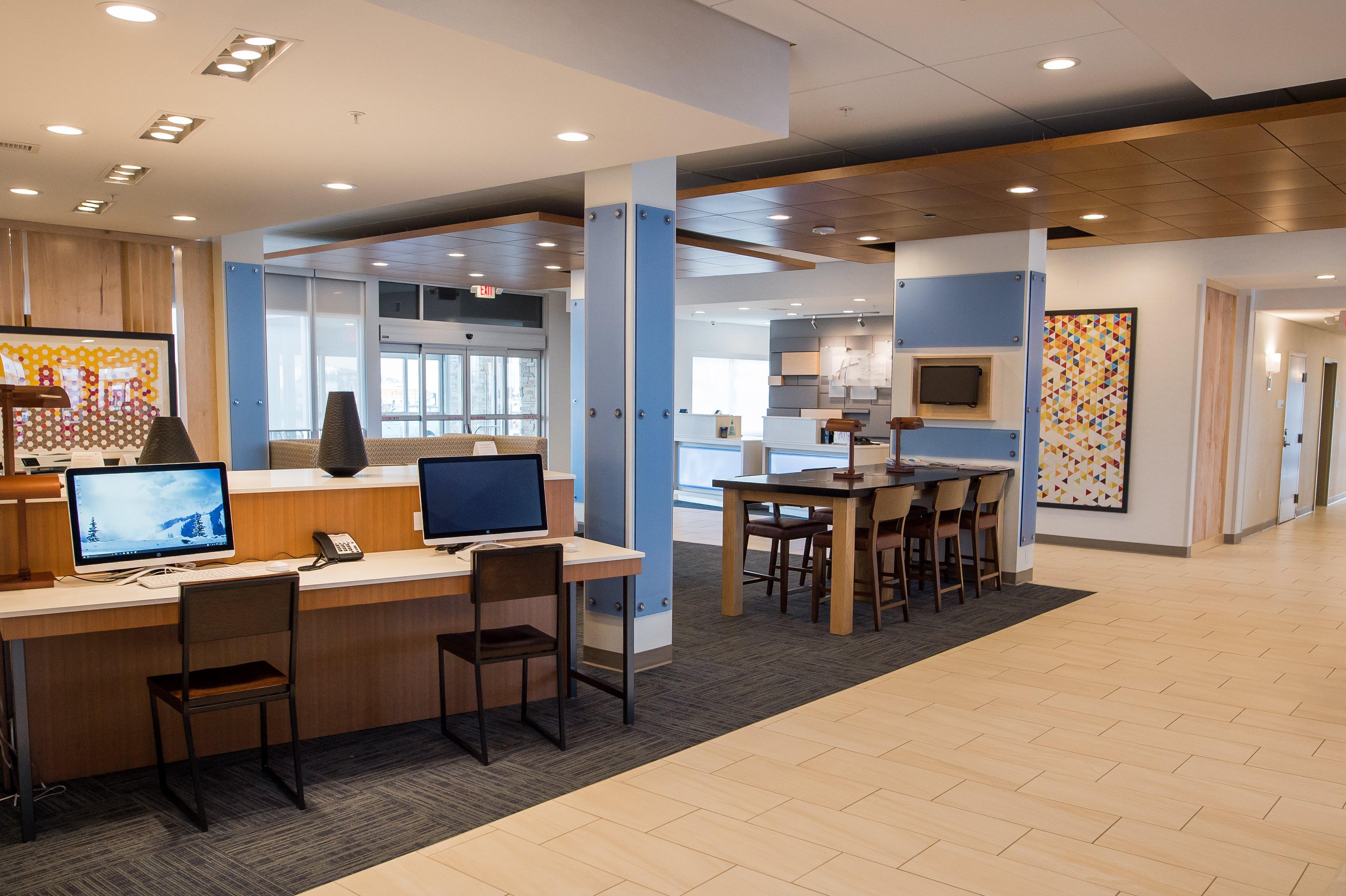 Holiday Inn Express & Suites - Marietta By Ihg Bagian luar foto
