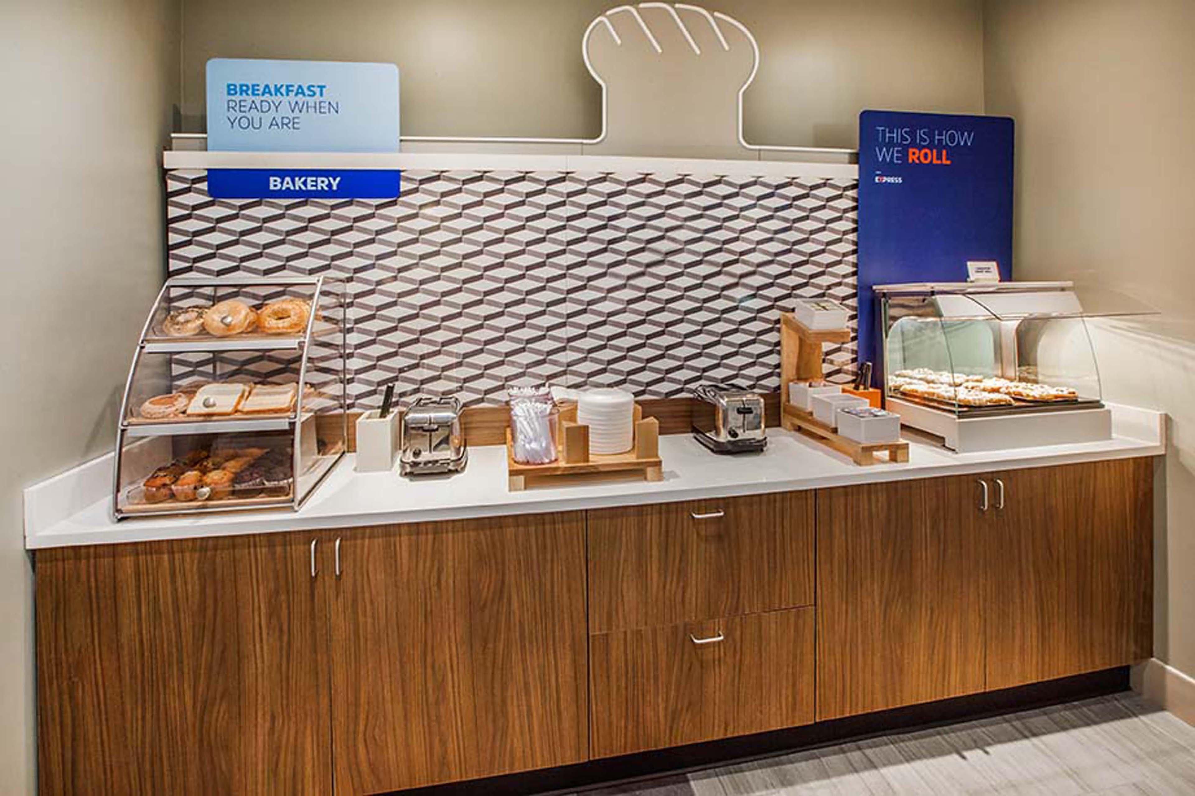 Holiday Inn Express & Suites - Marietta By Ihg Bagian luar foto