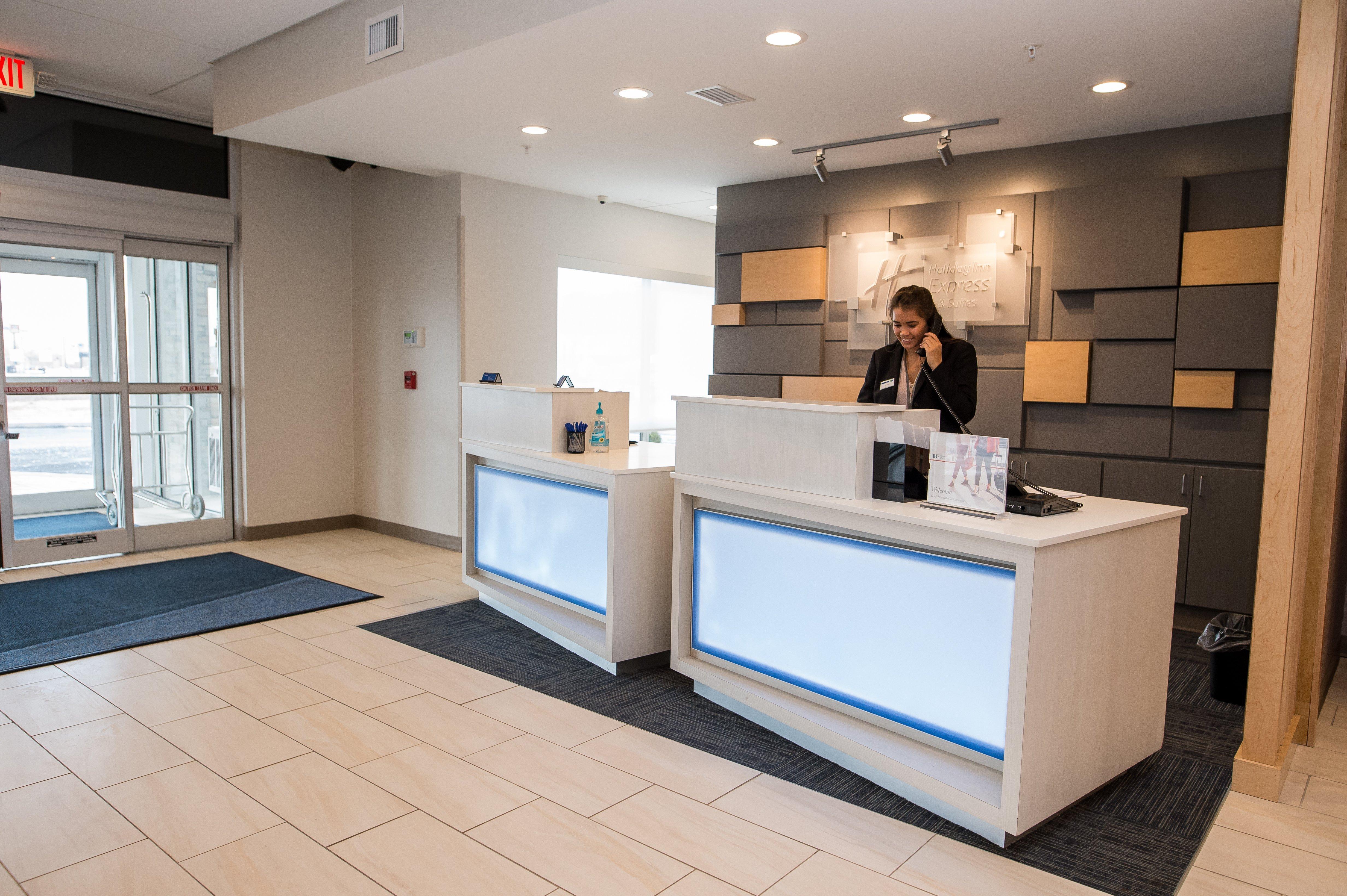 Holiday Inn Express & Suites - Marietta By Ihg Bagian luar foto
